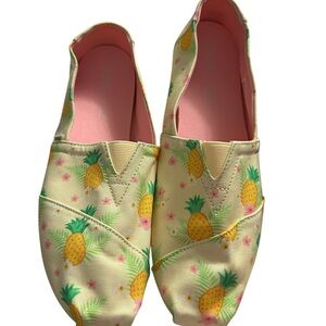 Toms Lemonade Pineapple Paradise Women's Slip-On Shoes 9.5 NEW